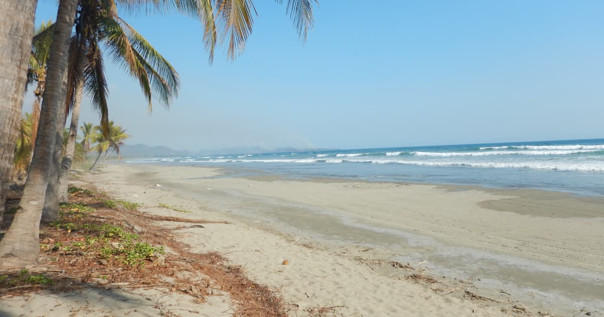 costa rica beach shoreline