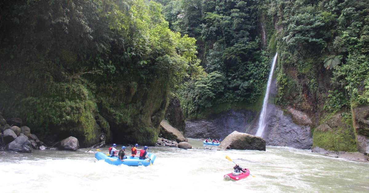 rafting through costa rica rivers