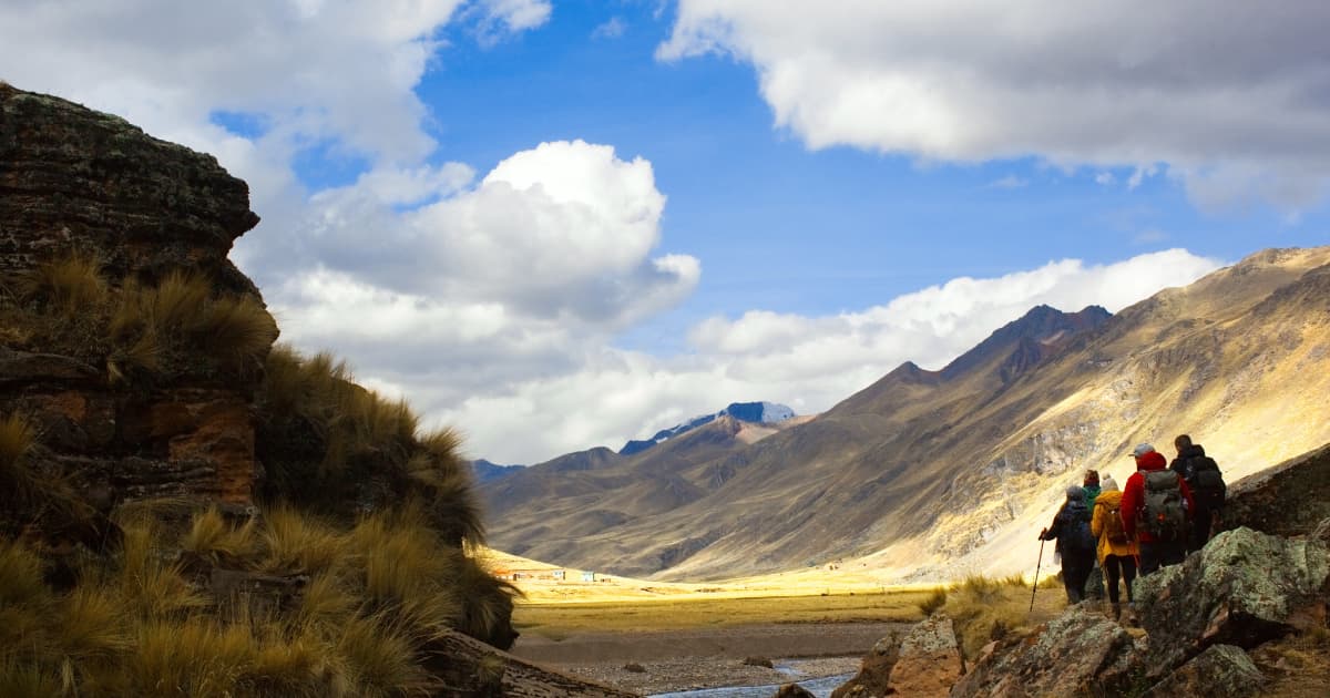 hiking towards Cuzco