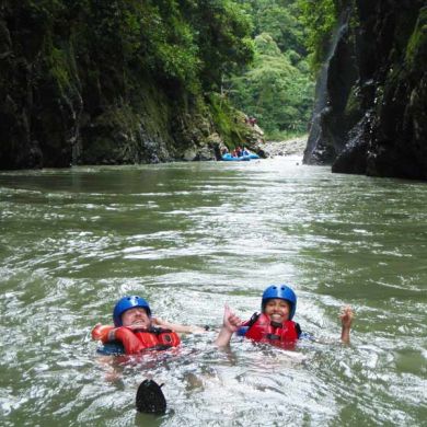 Costa Rica White Water rafting Adventures on Pacuare River Swimming