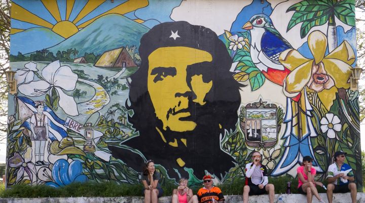 graffiti on walls in Cuba